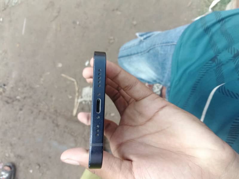 Apple iPhone 12 1