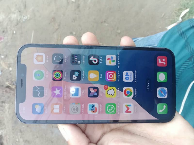 Apple iPhone 12 4