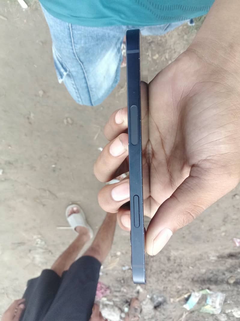Apple iPhone 12 10