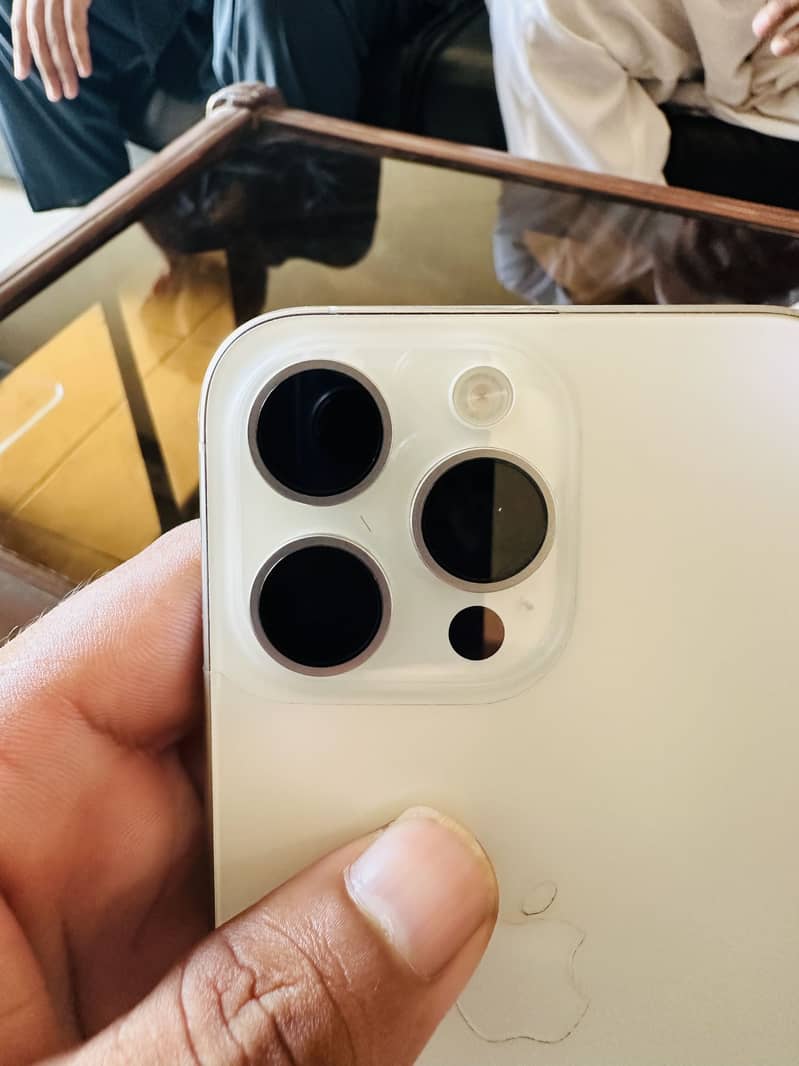 Apple iPhone 15 Pro Max 0