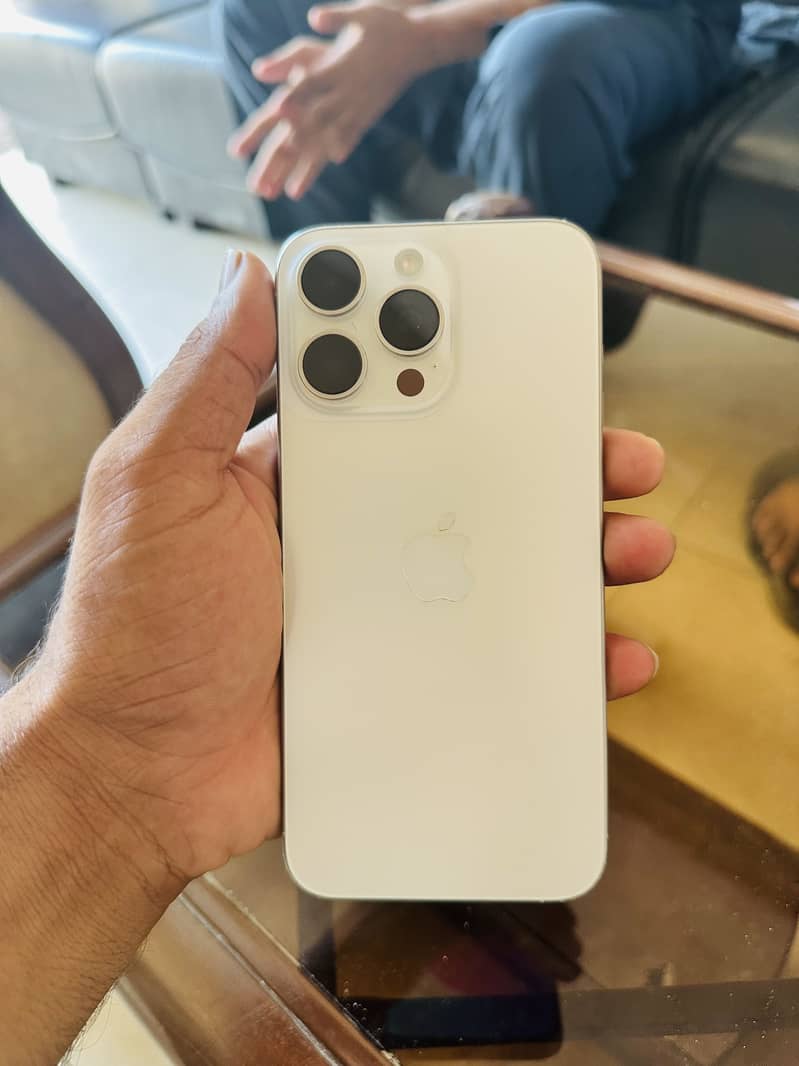 Apple iPhone 15 Pro Max 1