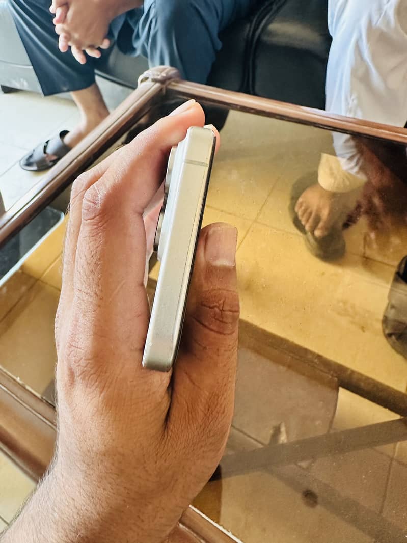 Apple iPhone 15 Pro Max 2