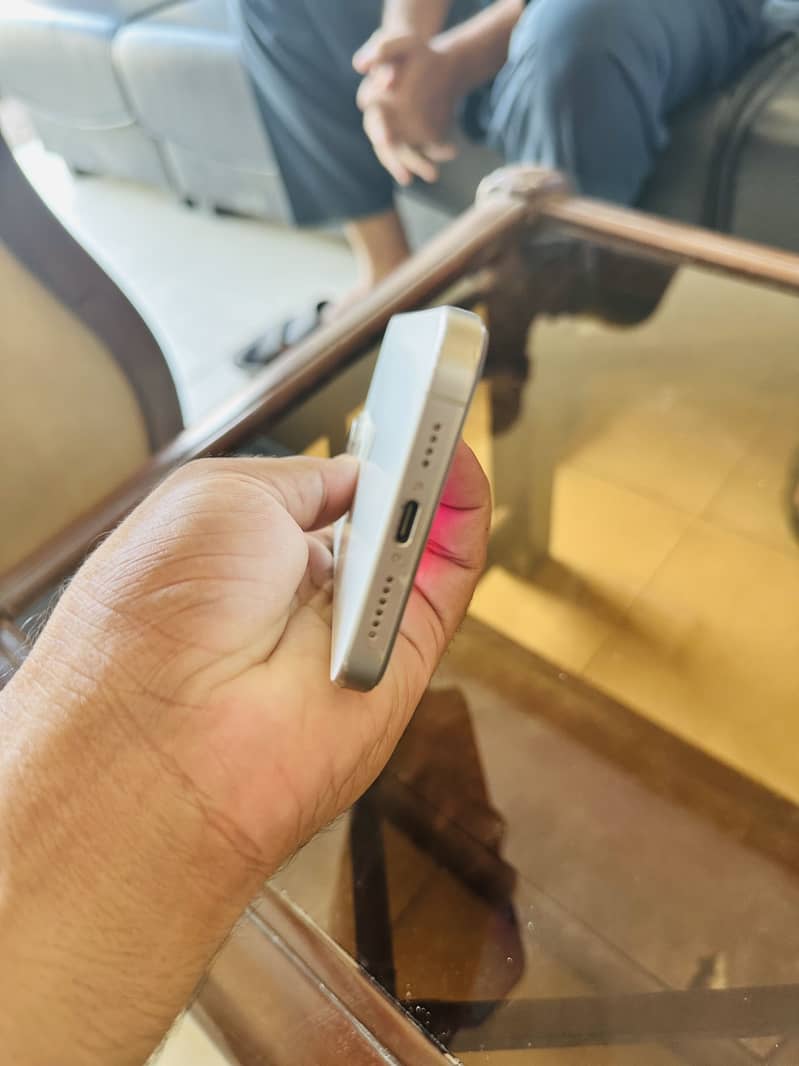 Apple iPhone 15 Pro Max 3