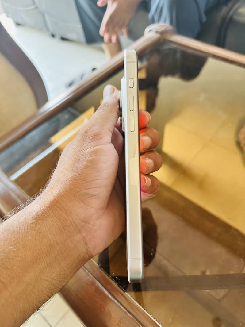 Apple iPhone 15 Pro Max 5