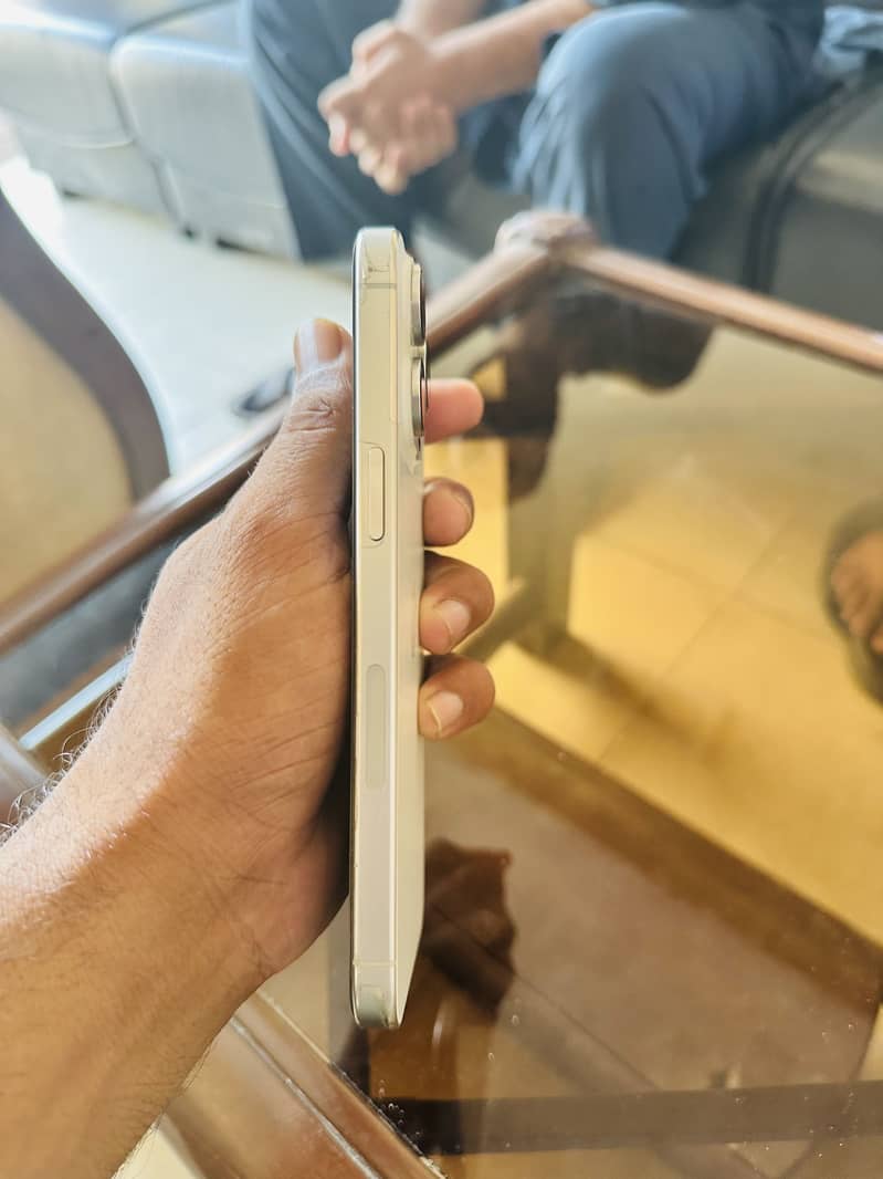 Apple iPhone 15 Pro Max 6