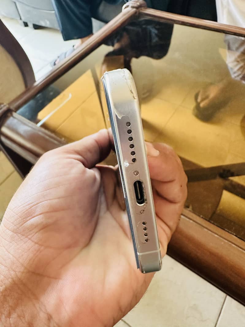 Apple iPhone 15 Pro Max 9