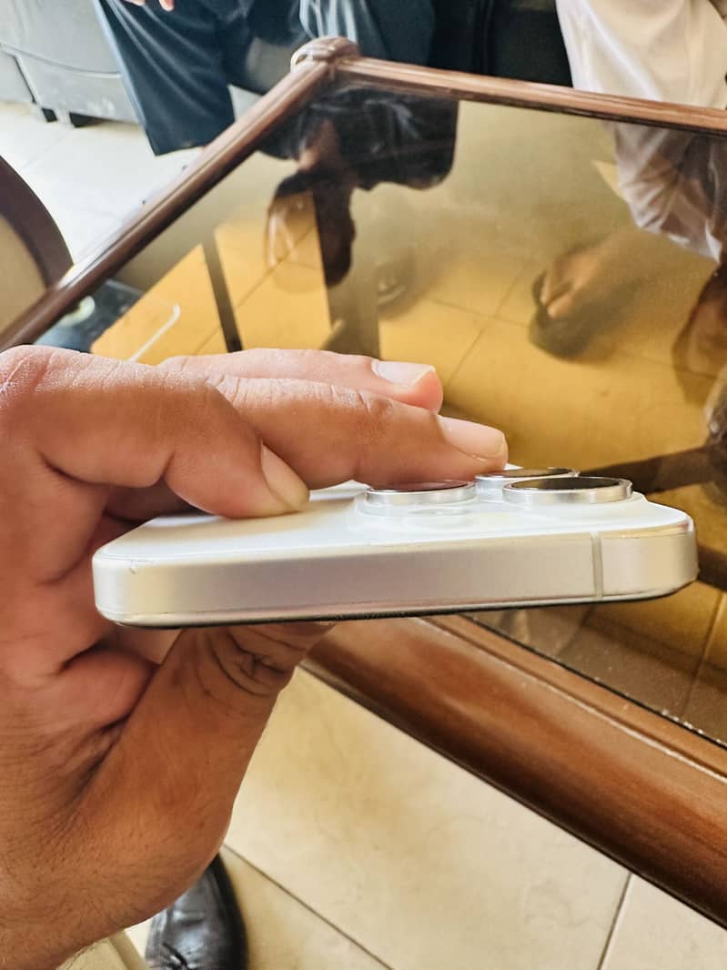 Apple iPhone 15 Pro Max 10