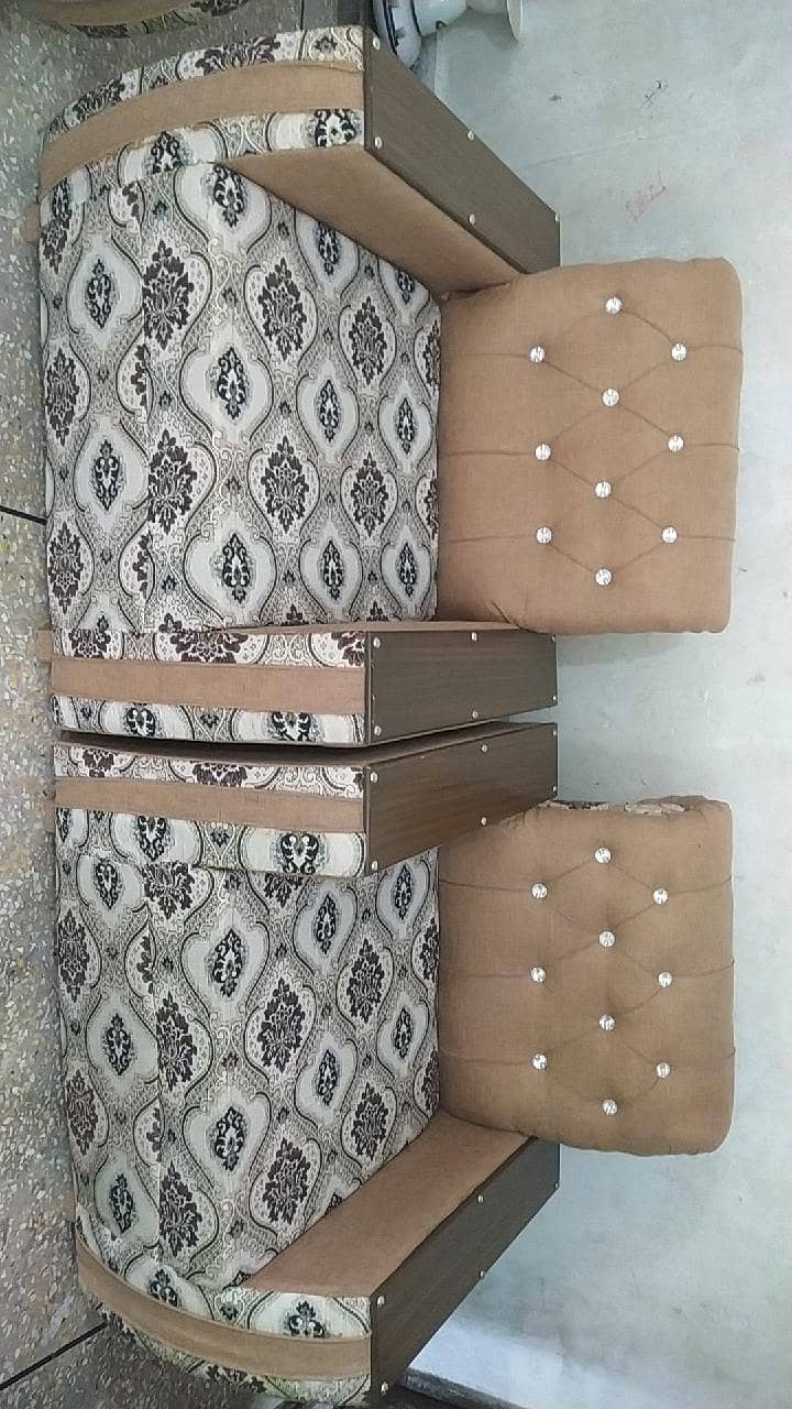 sofa seat as a good condition 0