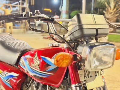 Honda 125 Red