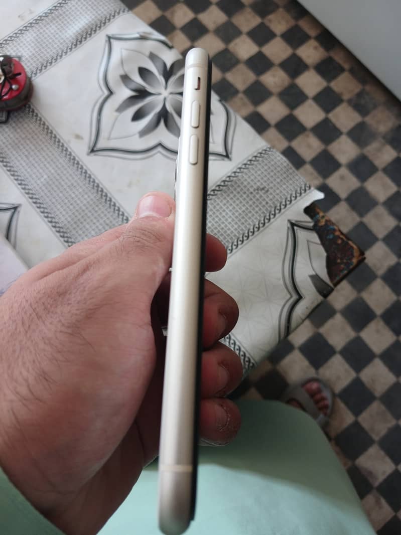 Apple iPhone 11 3