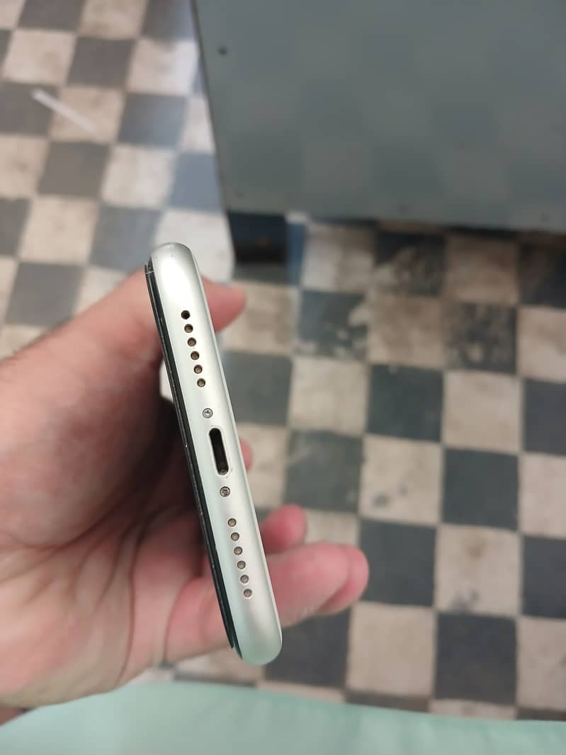 Apple iPhone 11 6