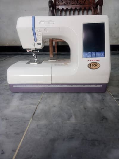 Janome Secio 9500 Embroidery and Sewing Machine