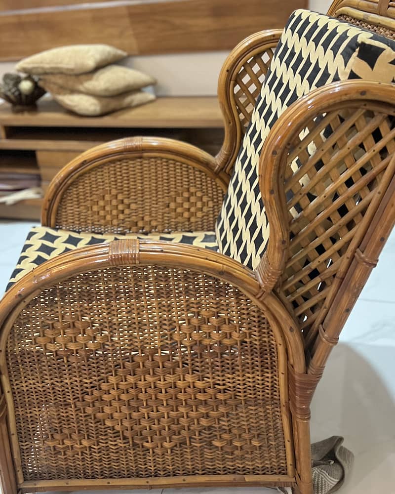 Beaitiful cane sofa set with table 3