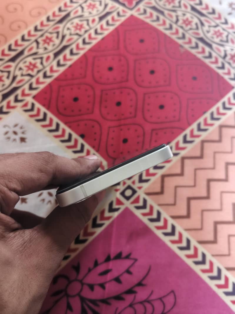 Apple iPhone 12 4