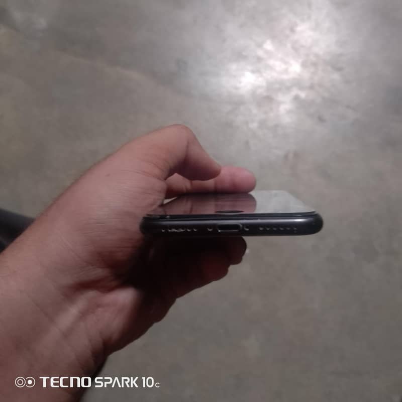 Apple iPhone 7 1