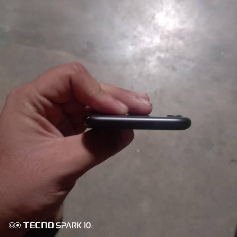 Apple iPhone 7 2