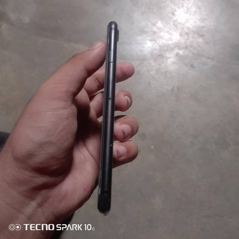 Apple iPhone 7 3