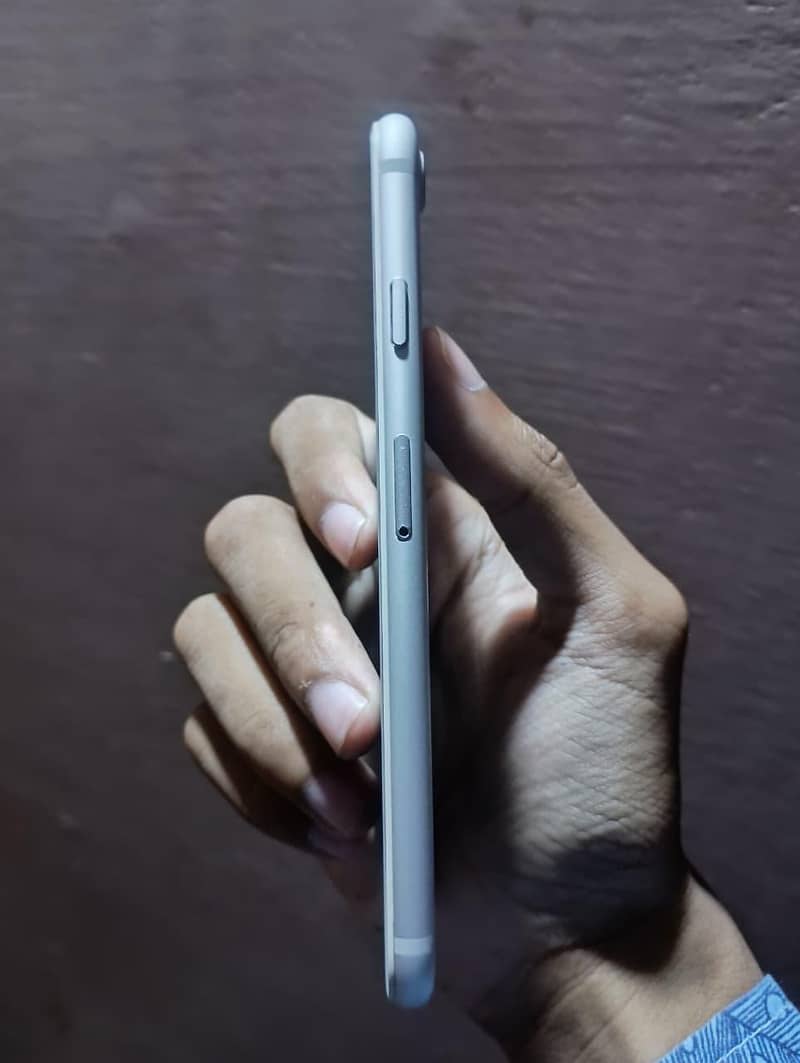 Apple iPhone 7 2
