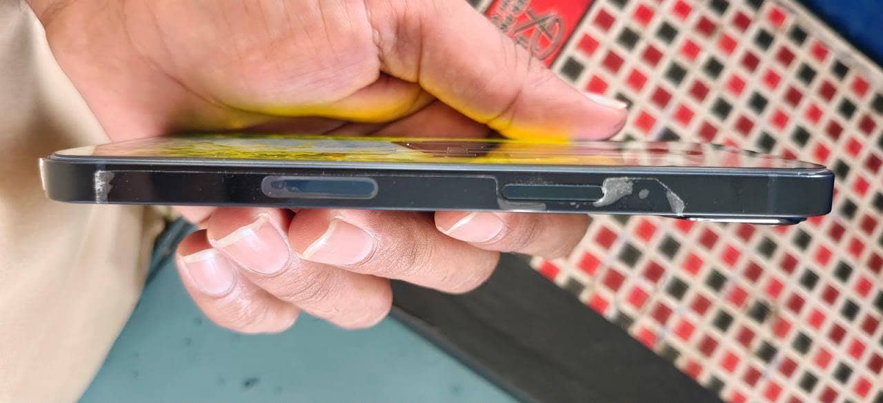 Apple iPhone 13 2