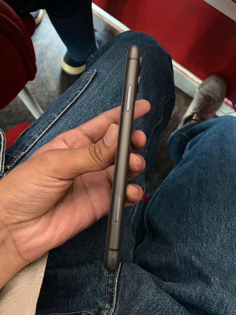 Apple iPhone 11 2