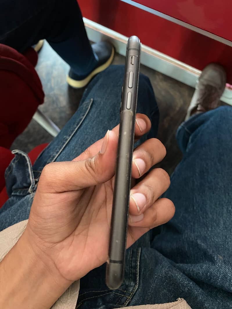 Apple iPhone 11 3