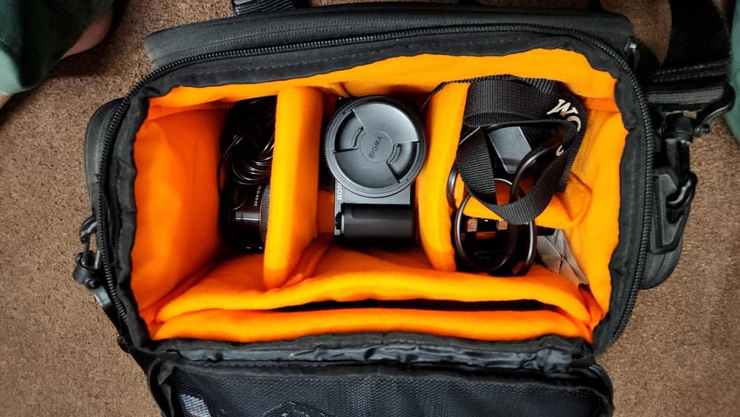 Sony ZV-E10 Mirrorless Vlogging Camera Kit (Complete Creator Package) 8