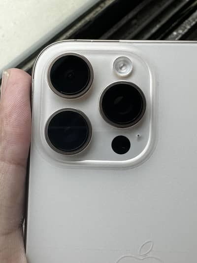 Apple iPhone 16 Pro Max