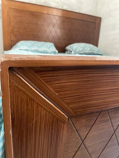 double bed with mattress bohat kam use huva