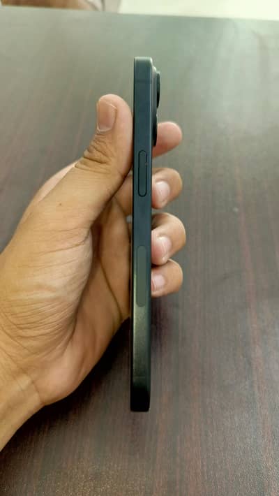 Apple iPhone 15 warranty 100 health waterpack