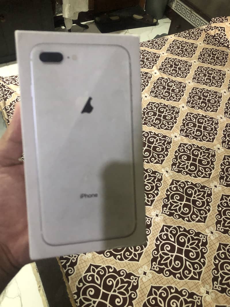 Apple iPhone 8 Plus 1