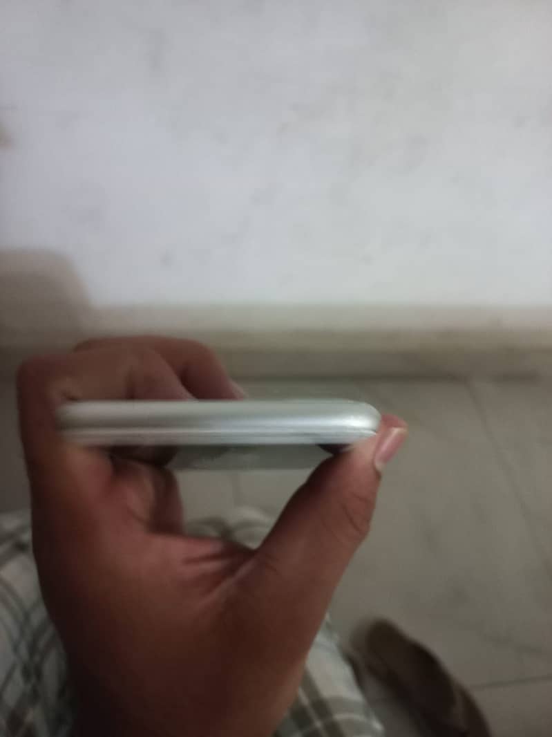 Apple iPhone 8 Plus 4
