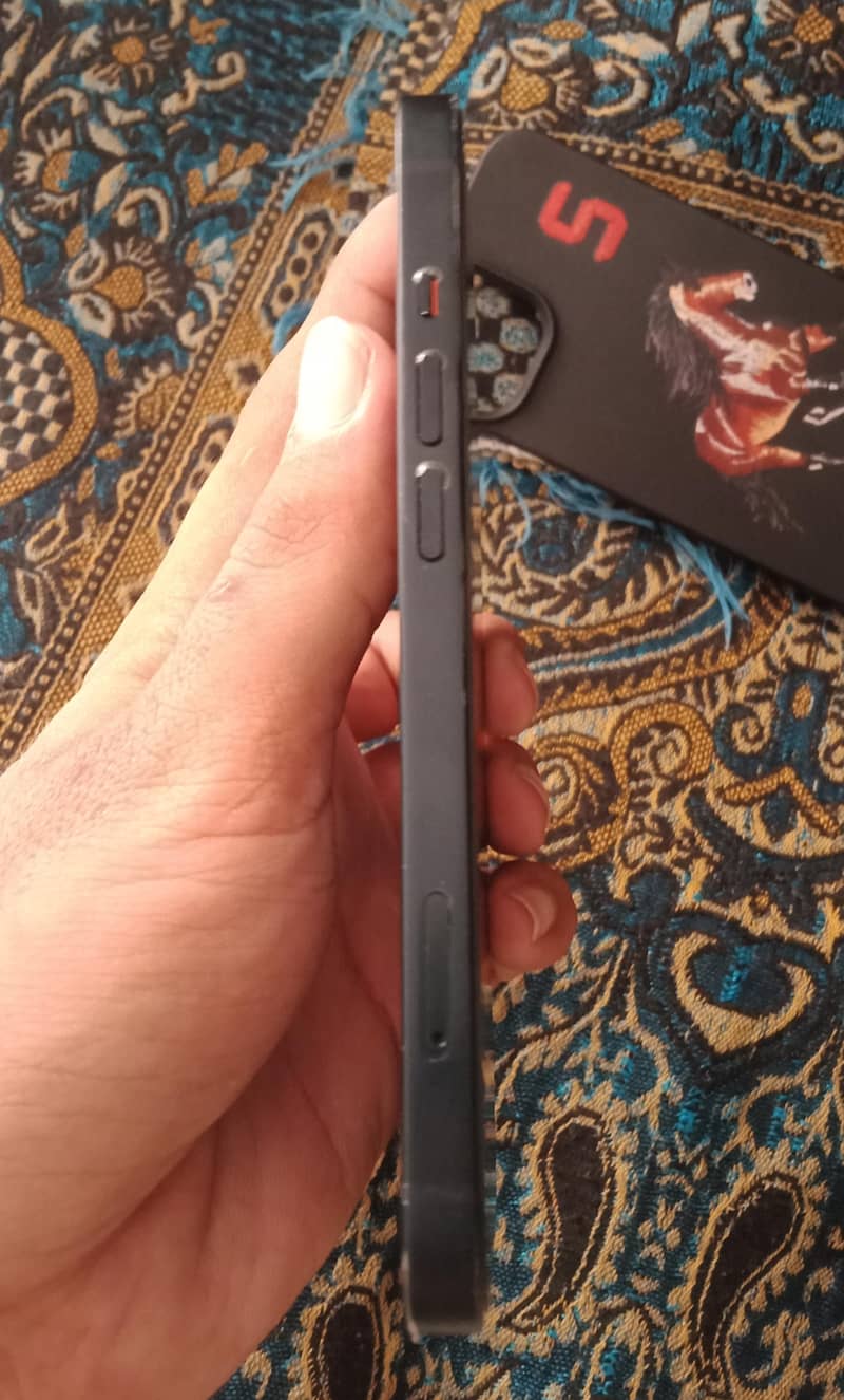 Apple iPhone 13 2