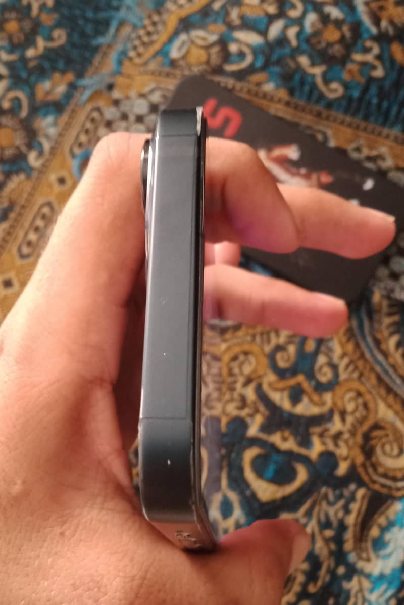 Apple iPhone 13 3