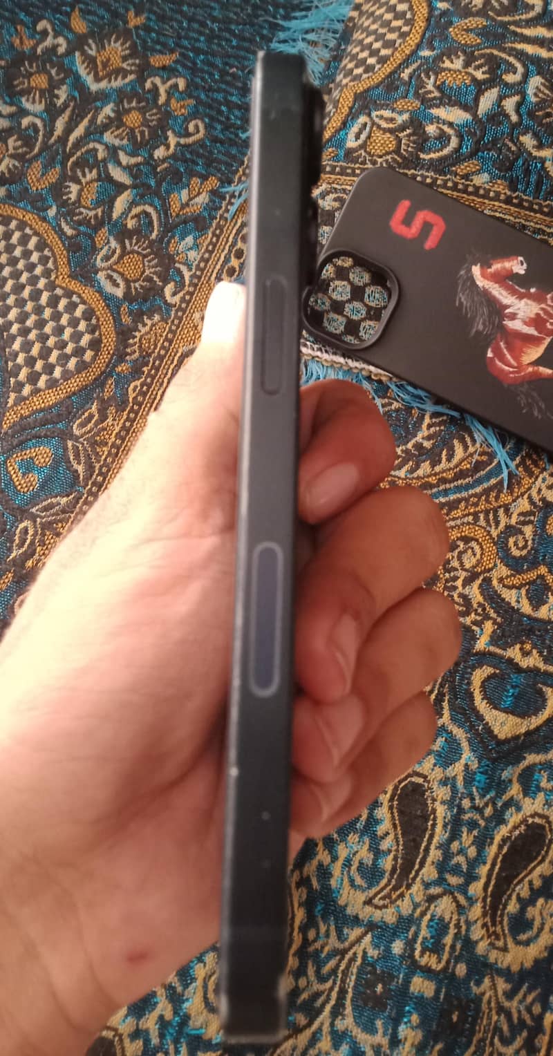 Apple iPhone 13 4