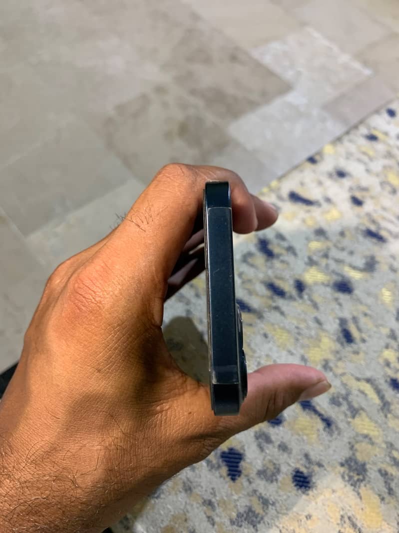 Apple iPhone 13 mini 1