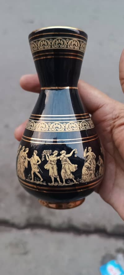 Vases and Other Home Decore Items { Read Ad and Contact WhatsApp }