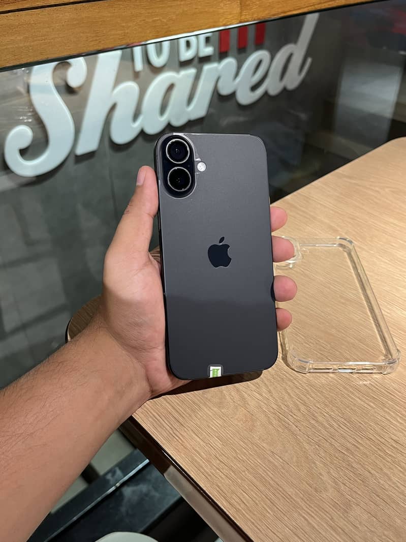 Apple iPhone 16 Plus 0