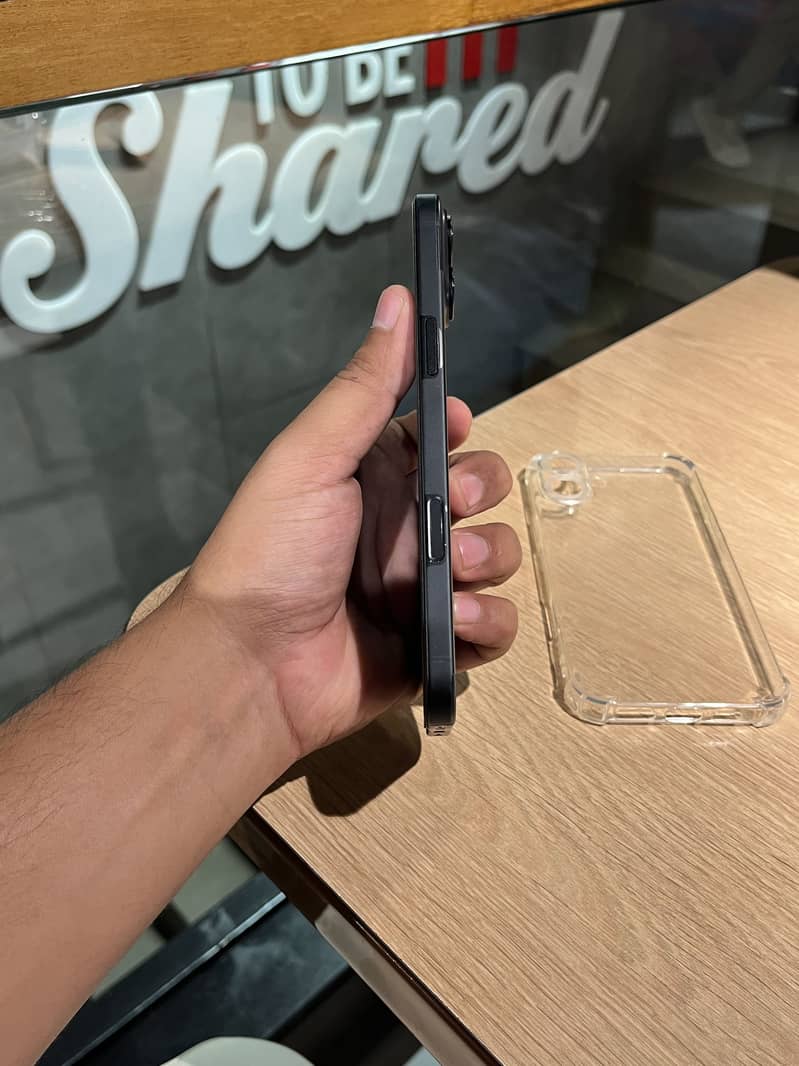 Apple iPhone 16 Plus 2
