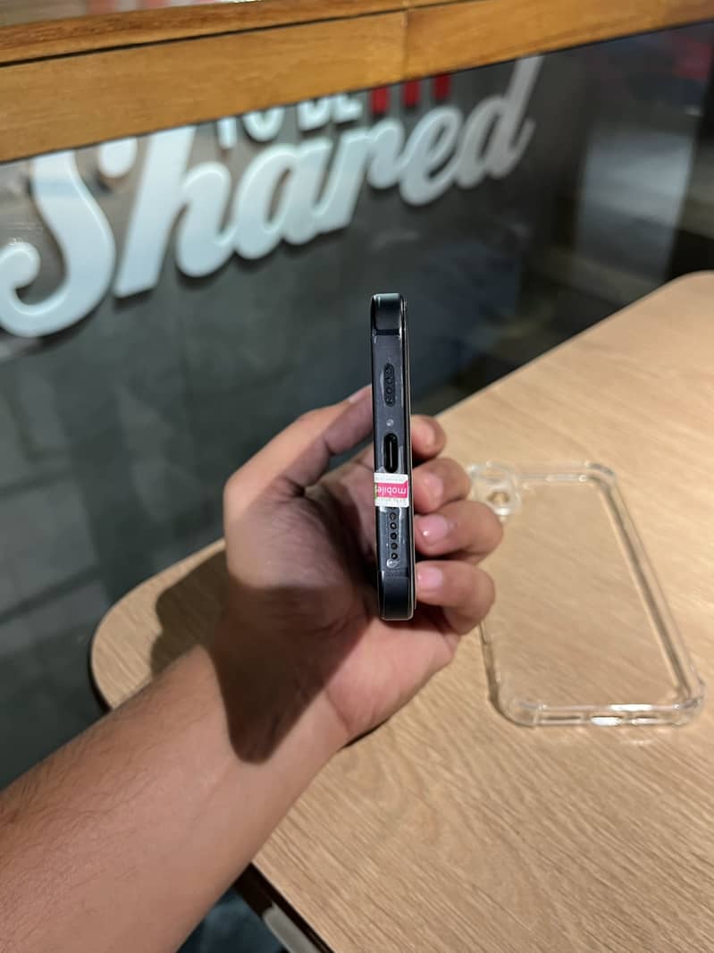 Apple iPhone 16 Plus 5