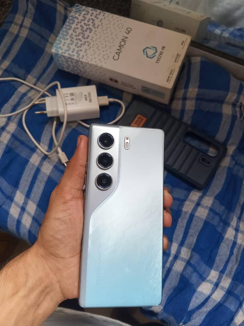Tecno CAMON 40 1