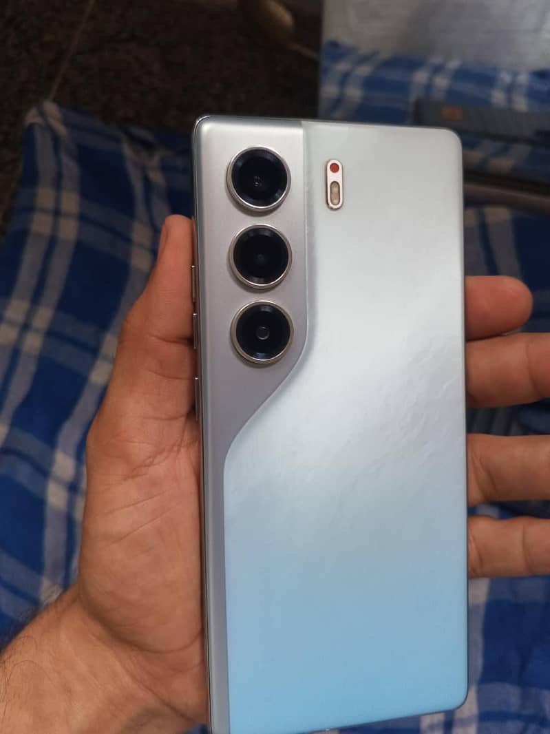 Tecno CAMON 40 7
