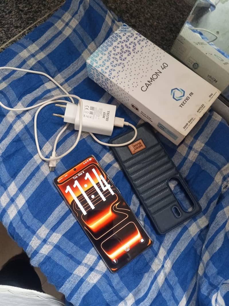 Tecno CAMON 40 8