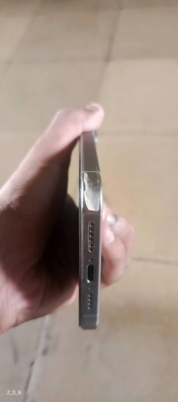 Apple iPhone 15 Pro Max 4