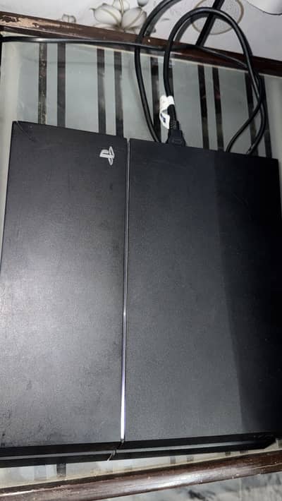 Sony PlayStation 4 fat (1 TB) + DualShock 4 + Resident Evil 3 Disc