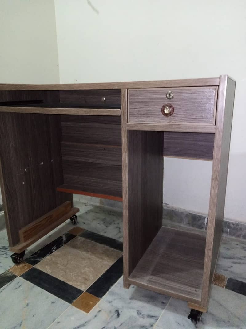 Computer Table 2