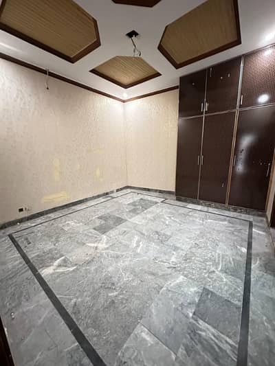 5.5 Marla Ground Portion Available For Rent (Abid Road)