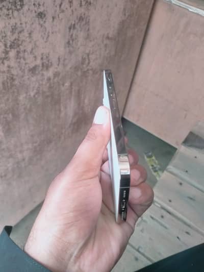 Conditions 10/10 Face ID not available battery health 84