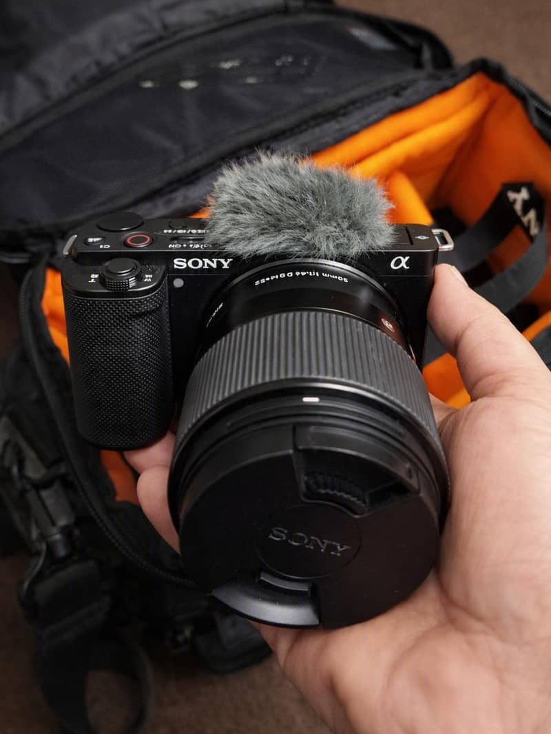 Sony ZV-E10 Mirrorless Vlogging Camera Kit (Complete Creator Package) 0