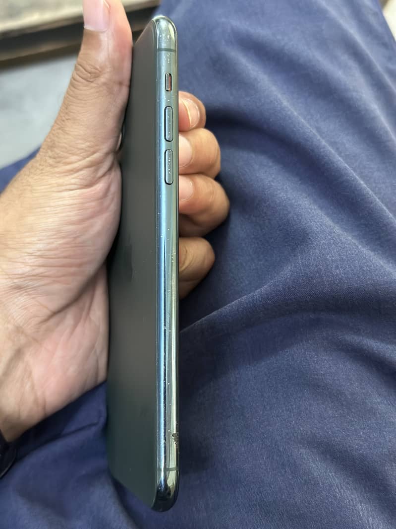 Apple iPhone 11 Pro Max 1
