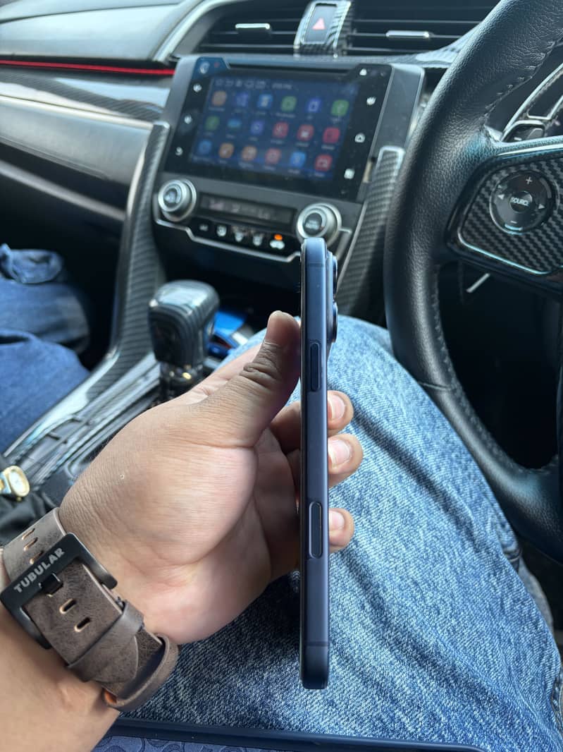 Apple iPhone 17 Pro Max 4